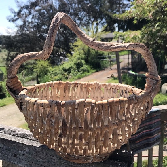 Vintage Beautiful Bent Branch Handle Apple Basket - Picture 7 of 13